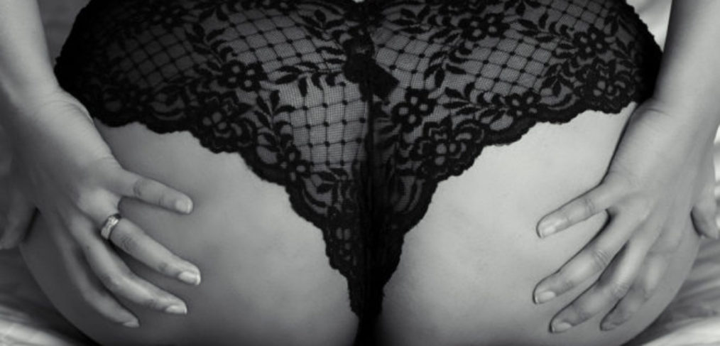 Dream Boudoir Toronto Studio — Curvy black & white boudoir Photography Female Photographer
